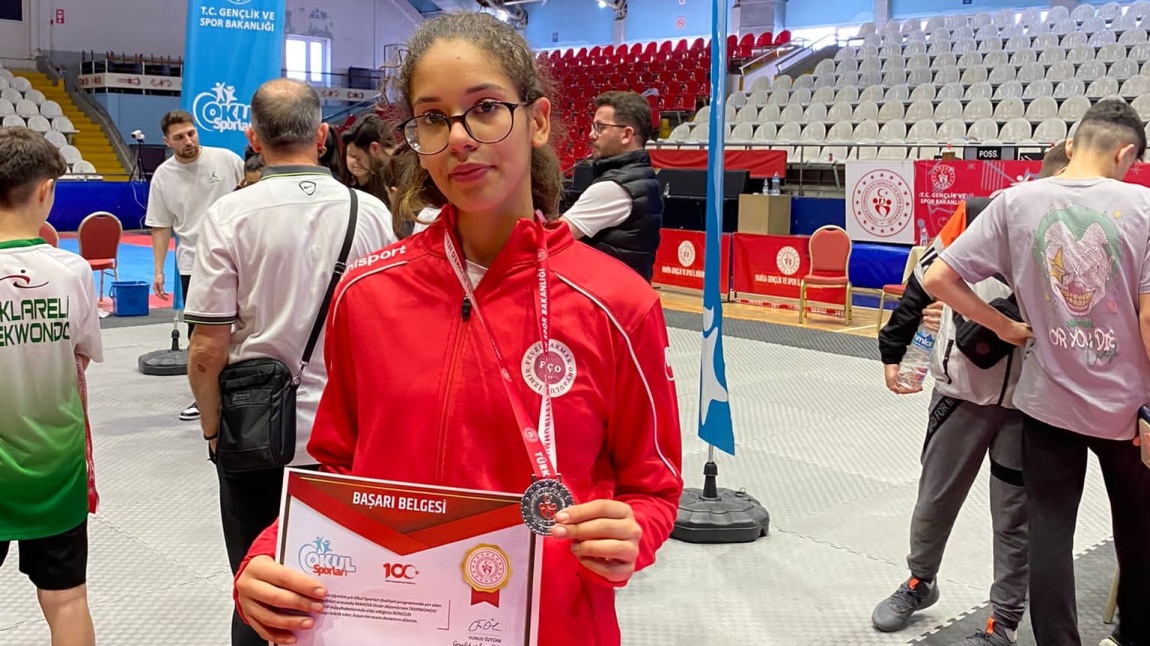 Öğrencimiz Damla ŞIVGINKIRAN, Yıldız Kız Teakwondo Türkiye Yarı Final Musbakası 2. si olmuştur